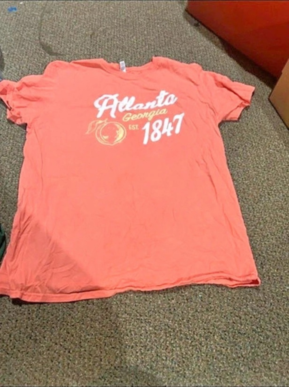 Graphic Tee in Coral Size large